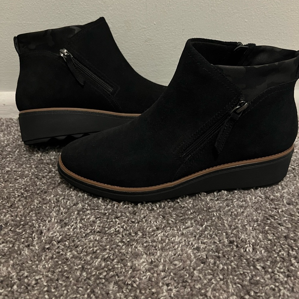 Clarks Women's Sharon Ease Ankle Boot